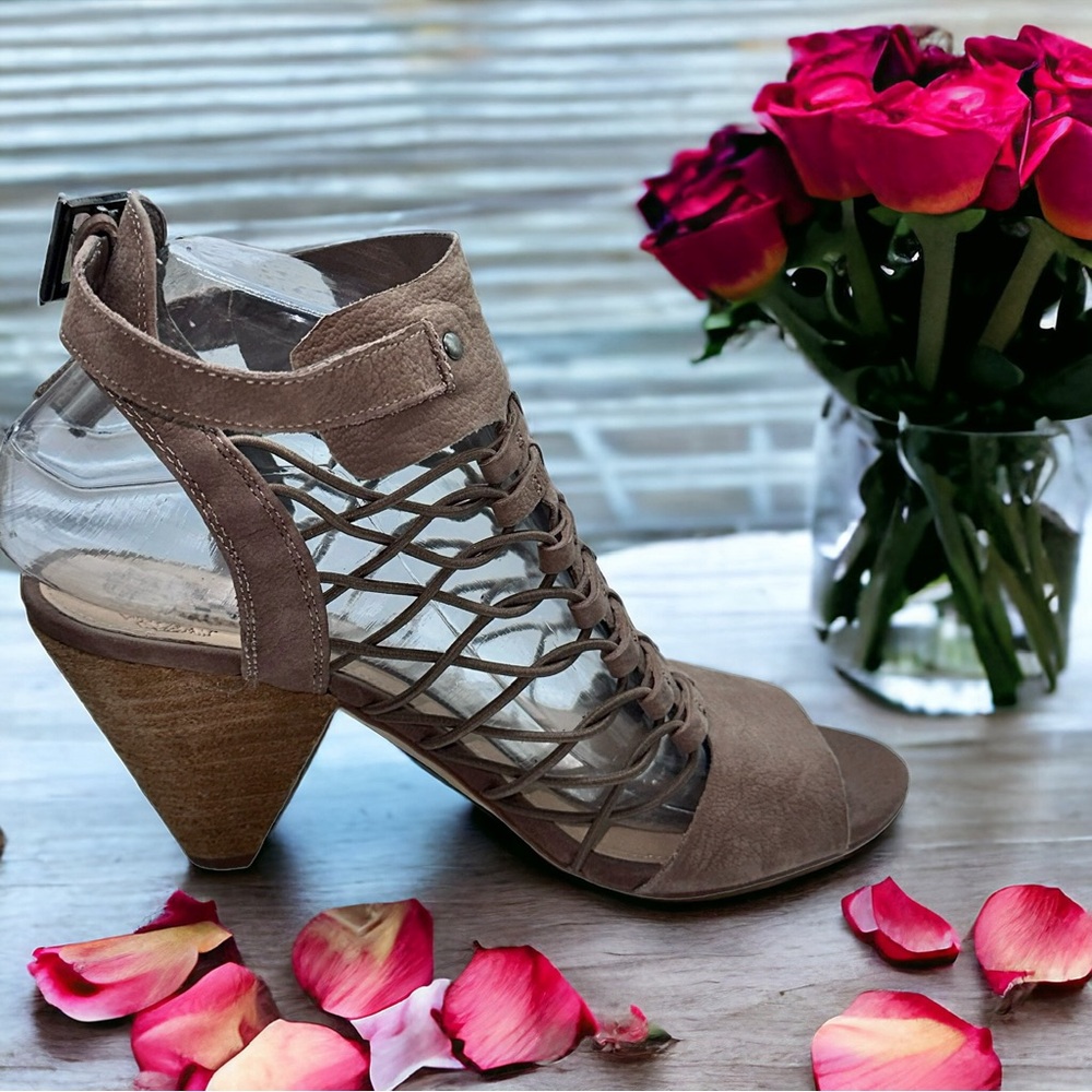 Vince Camuto ‘Evel’ caged leather, cone heels, Size 7, EUC